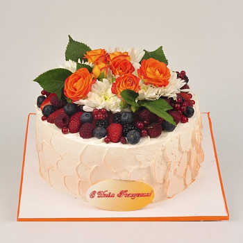 Торт с живыми цветами и фруктами