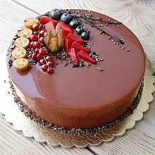 Торт Зеркальный шоколад с фруктами