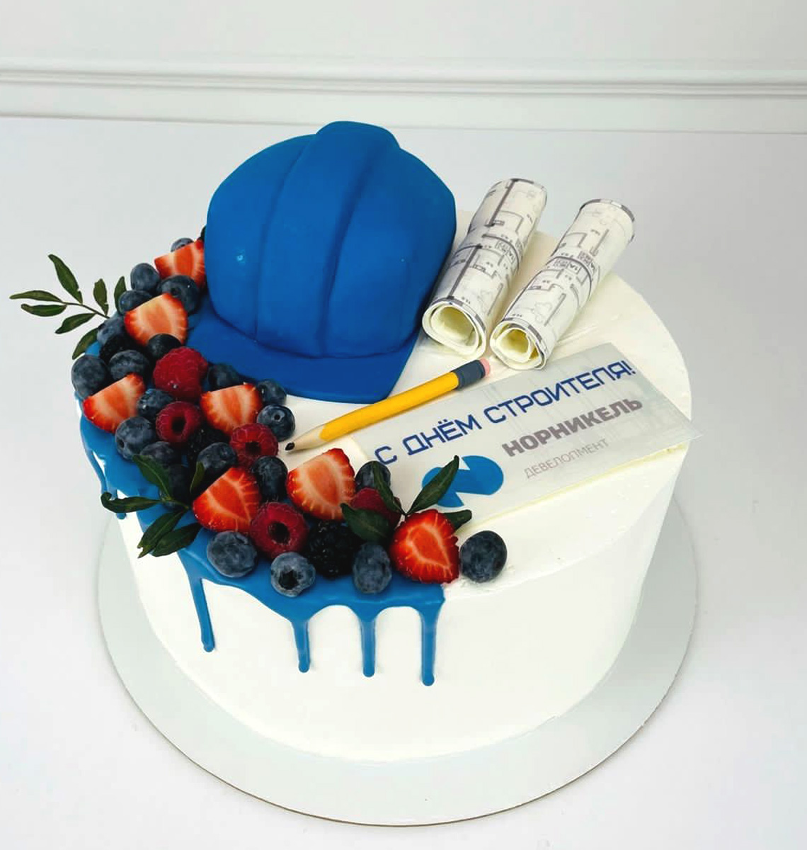 Торт корпоративный с каской