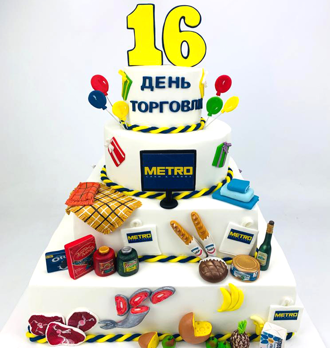 Торт корпоративный с фигурками
