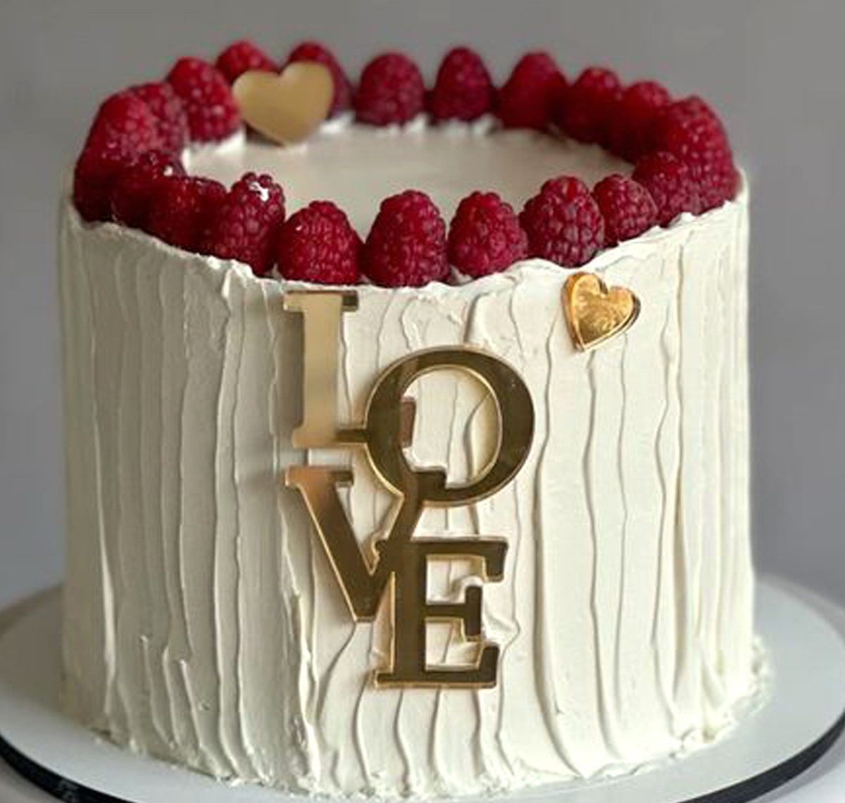 Торт малина с LOVE